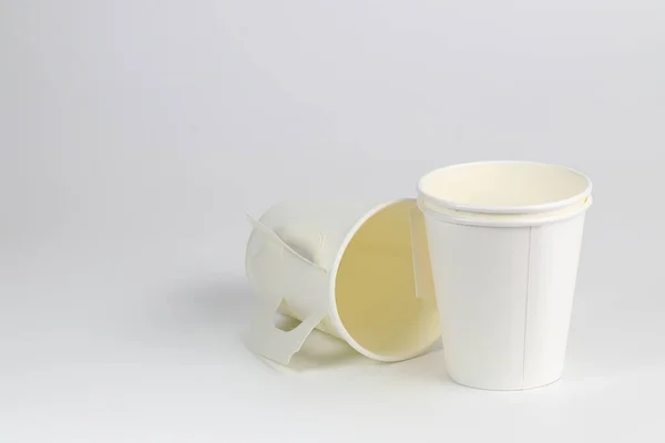 Λευκό Ανακυκλώσιμο Χάρτινο Κύπελλα Λαβή Κύπελλο Απομονώνονται Λευκό Φόντο — Φωτογραφία Αρχείου