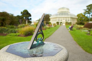 Dublin, İrlanda - 10.20.2021: Great Palm House - Glasnevin, Dublin, İrlanda 'daki Ulusal Botanik Bahçesindeki Sera