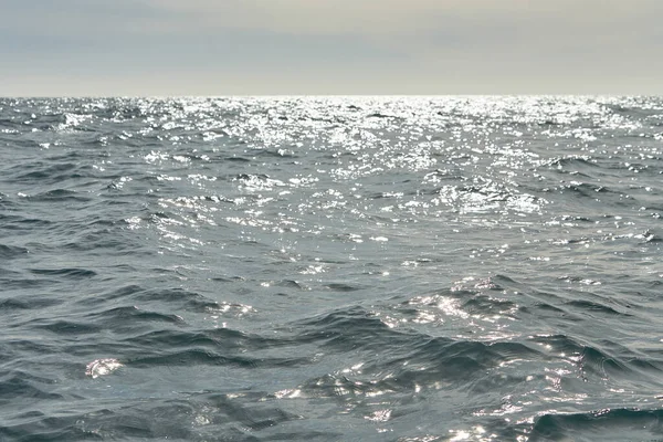 Horizon Zee Met Golven Storm Sterretje Het Water Achtergrond Zeewater — Stockfoto