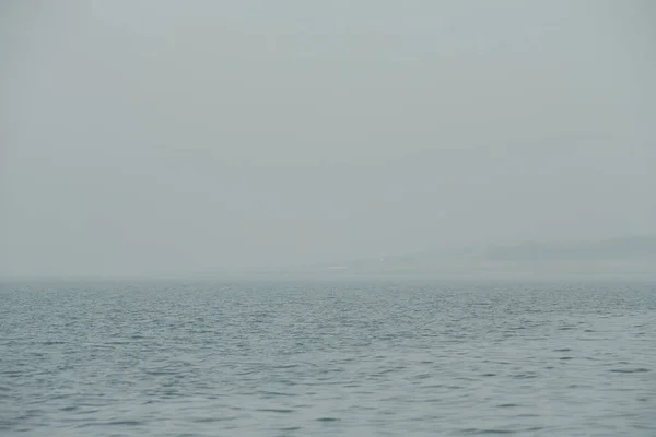 Sisteki Deniz Ufuk Çizgisi Sisin Içinde Çözülüyor Sis Içindeki Rlanda — Stok fotoğraf