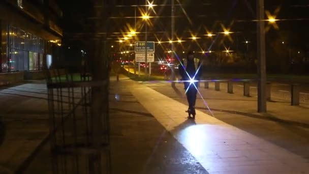 Tallaght Rlanda 2020 Gece Sokakta Scooter Kullanan Adam — Stok video