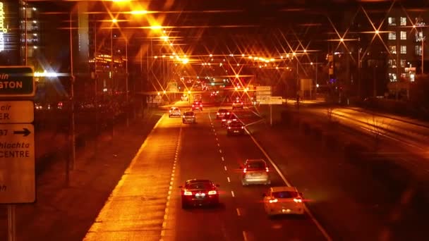 Tallaght Irlanda 2020 Engarrafamento Noturno Estrada Iluminado Por Lanternas Forma — Vídeo de Stock