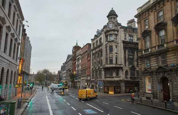 Дублин Ирландия 2021 Дублин Улицы Автомобилями Пешеходами Велосипедистами — стоковое фото