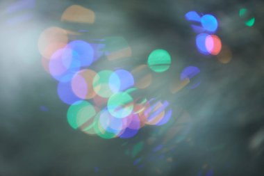 Renkli bulanık arka plan, sim, ışık efekti, parti. Bokeh odaklı olmayan ışıklarla bulanık ışık arkaplanı