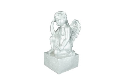 Beyaz arka plan üzerinde izole seramik melek