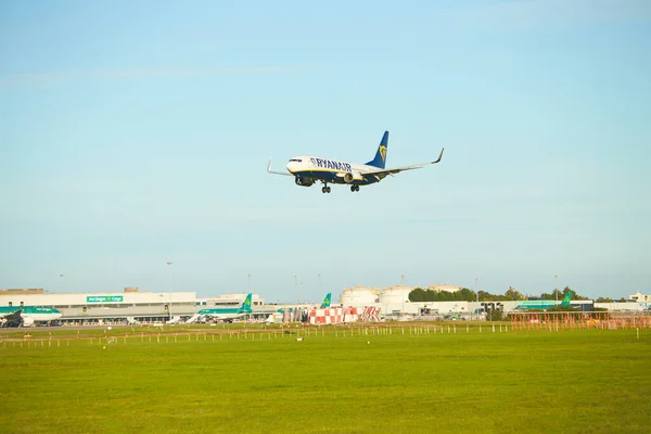 Dubli Irlanda 2021 Avión Ryanair Aeropuerto Dublín Avión Comercial Jetliner —  Fotos de Stock