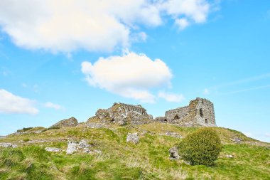 Dunamase Kalesi, İrlanda 'nın Portlaoise şehrinde bulunan tarihi bir binadır. Seyahat yeri simgesi.
