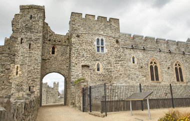 Kılıç Kalesi, Dublin, İrlanda 'da bulunan tarihi bir binadır. Seyahat yeri simgesi.