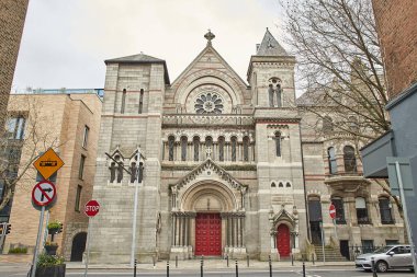 İrlanda Kilisesi, İrlanda 'nın Dublin Cumhuriyeti, Dawson Caddesi' ndeki St. Ann Kilisesi.