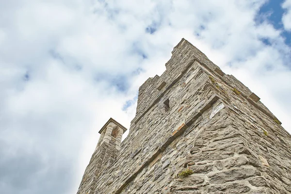 Kılıç Kalesi, Dublin, İrlanda 'da bulunan tarihi bir binadır. Seyahat yeri simgesi.