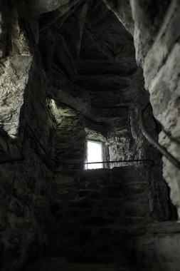 Kılıç Kalesi 'nin eski penceresi İrlanda, Dublin' de bulunan tarihi bir binadır. Seyahat yeri simgesi.