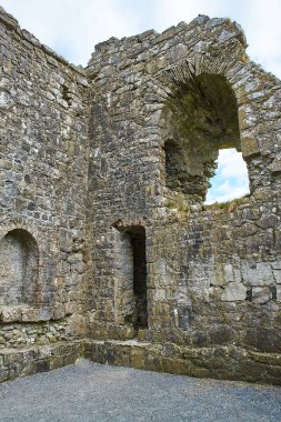 Dunamase Kalesi, İrlanda 'nın Portlaoise şehrinde bulunan tarihi bir binadır. Seyahat yeri simgesi.