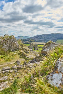 Dunamase Kalesi, İrlanda 'nın Portlaoise şehrinde bulunan tarihi bir binadır. Seyahat yeri simgesi.