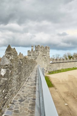 Kılıç Kalesi, Dublin, İrlanda 'da bulunan tarihi bir binadır. Seyahat yeri simgesi.