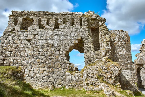 Dunamase Kalesi, İrlanda 'nın Portlaoise şehrinde bulunan tarihi bir binadır. Seyahat yeri simgesi.