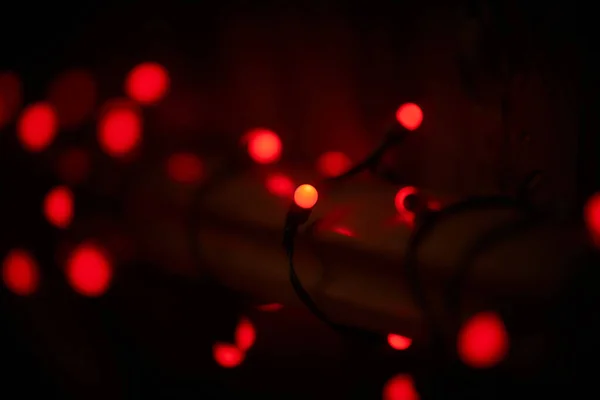 Guirnaldas Rojas Eléctricas Vacaciones Rama Pino Árbol Navidad Decoración — Foto de Stock
