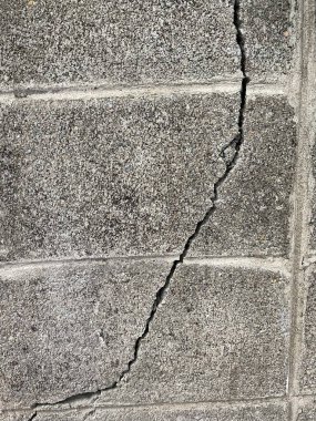 Siyah tuğla duvar çatlakları