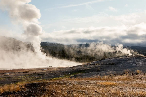 Landscape Hot Zone Exploding White Smoke Geyser Area Old Faithful — Stock Photo, Image