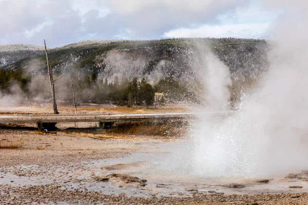 Landscape Hot Zone Exploding Sulphure Smoke Splashing Water Geyser Area — Stock Photo, Image