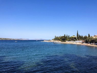 Yunanistan 'ın Spetses sahil şeridinde geleneksel mimari. - Stok fotoğrafı.