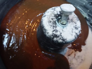 Abartma. Pasta pişirme fotoşoplama serisi.