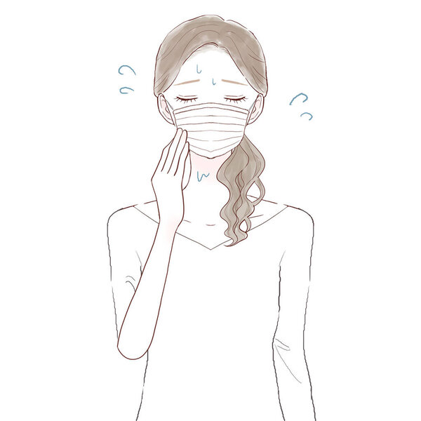 Женщина, страдающая от пара из-за ношения маски. На белом фоне.