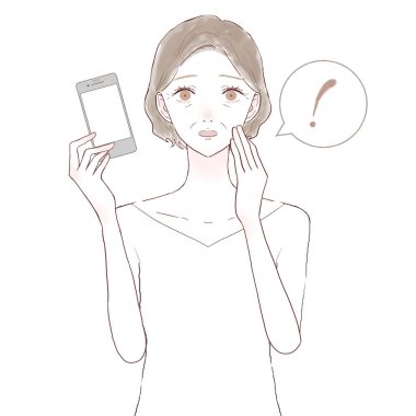 Akıllı telefonu olduğu için şaşıran orta yaşlı bir kadın. Beyaz arkaplanda.