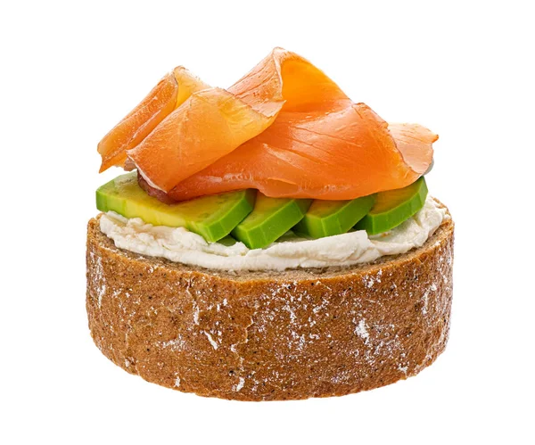 Beyaz zemin üzerinde somon ve krem peynir izole