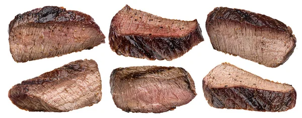 Fatias de carne grelhada isoladas sobre fundo branco — Fotografia de Stock