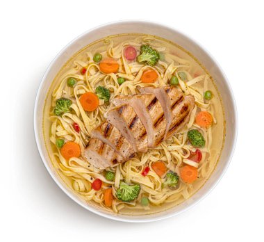 Kızarmış tavuklu Udon şehriyesi, sebzeli çorba.