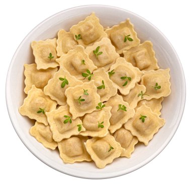 Ravioli beyaz arkaplanda izole edildi, üst görünüm