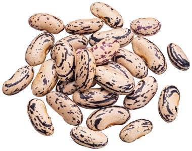 Siyah ve beyaz benekli fasulyeler beyaz arkaplanda izole edilmiş.