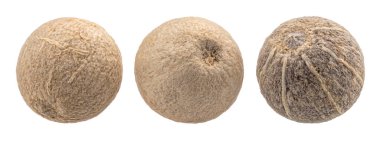 Beyaz arka planda izole edilmiş beyaz biberler, tam derinlik