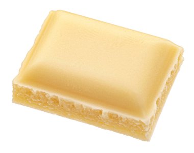 Beyaz arkaplanda izole edilmiş beyaz çikolata parçası.