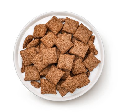 Beyaz arka planda izole edilmiş çikolatalı mısır pedleri, üst manzara, tam derinlik