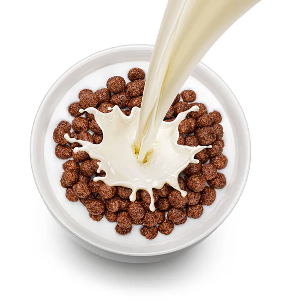Schokoladen Maisbällchen Mit Einströmender Milch Isoliert Auf Weißem Hintergrund Ansicht — Stockfoto