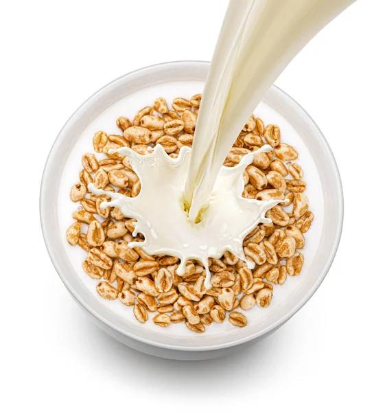 Cereali Grano Soffiato Con Latte Versato Isolato Fondo Bianco Vista — Foto Stock