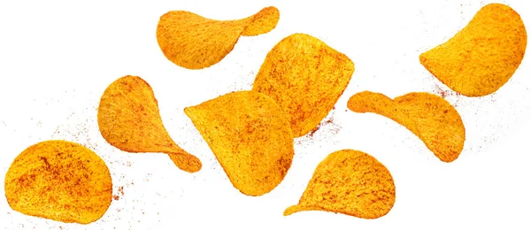 Fallande Kryddig Potatis Chips Med Varm Chilipeppar Isolerad Vit Bakgrund — Stockfoto