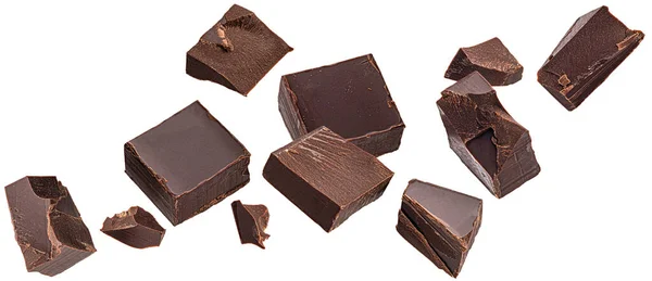 Падение Кусочки Шоколада Изолированы Белом Фоне Полная Глубина Резкости — стоковое фото