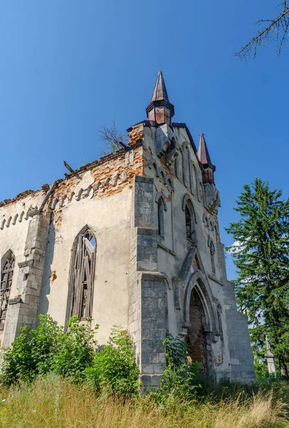 Antiga Igreja Tijolos Ruínas Sob Céu Azul Destruição Santuários Cristãos — Fotografia de Stock