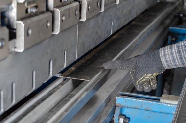 Metal kesme makinesinin bir parçası. İmalat arkaplanı.