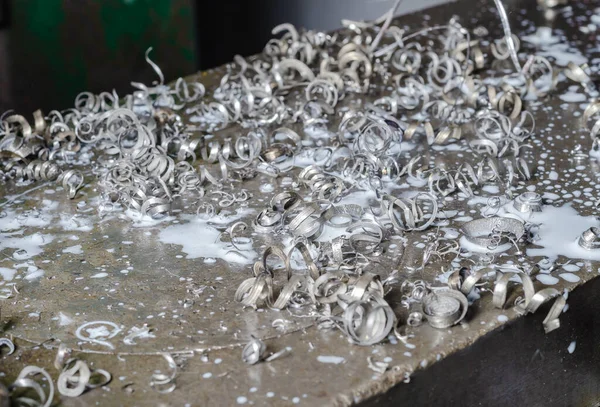 Metalowe Wióry Zamykają Się Powierzchni Roboczej Odpady Metalowe Tekstura Metalowego — Zdjęcie stockowe