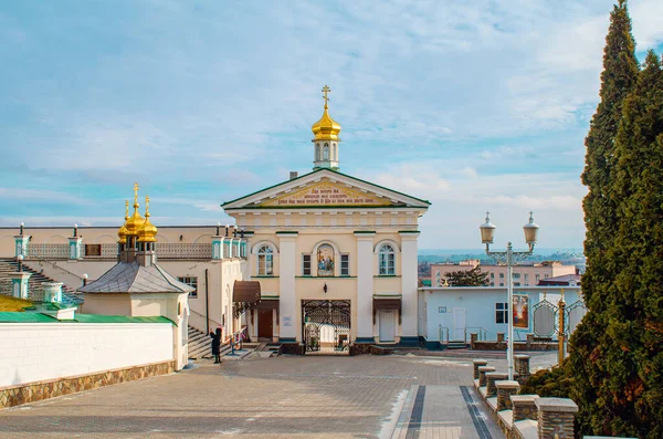 Praça Com Paralelepípedos Frente Entrada Complexo Mosteiro Ortodoxo Pochaiv Lavra — Fotografia de Stock