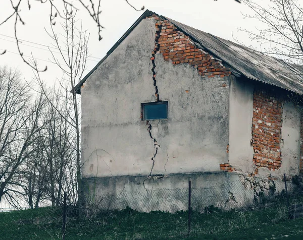 Abandoned Barn Weed Yard Cracks Brick Walls Apocalyptic Background — 스톡 사진