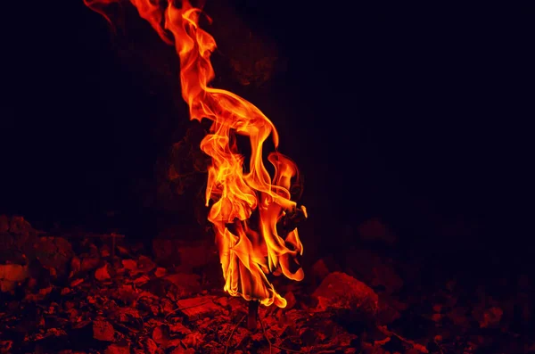 Luva Está Envolta Chamas Fogo Brilhante Noite Escura — Fotografia de Stock