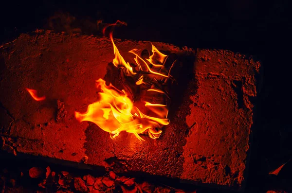 Верхний Вид Человеческой Перчатки Охваченной Пламенем Яркий Огонь — стоковое фото
