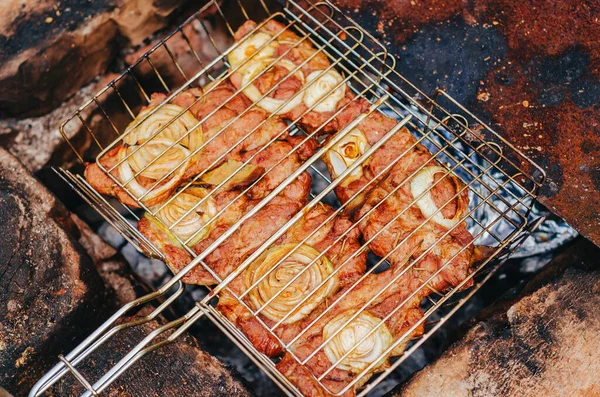 Finom Grillezett Hús Hagymával Fűszerekkel Grillezéshez — Stock Fotó