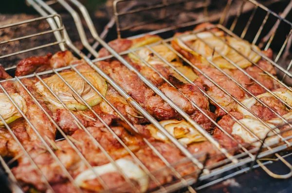 Top Kilátás Grill Hússal Finom Ételeket Főzök Grillezett Hús Fűszerekkel — Stock Fotó