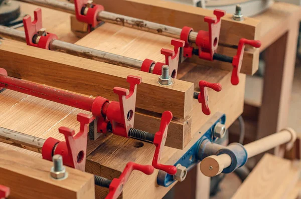 Close Carpenter Fastening Board Clamps Carpentry Workshop — Foto Stock