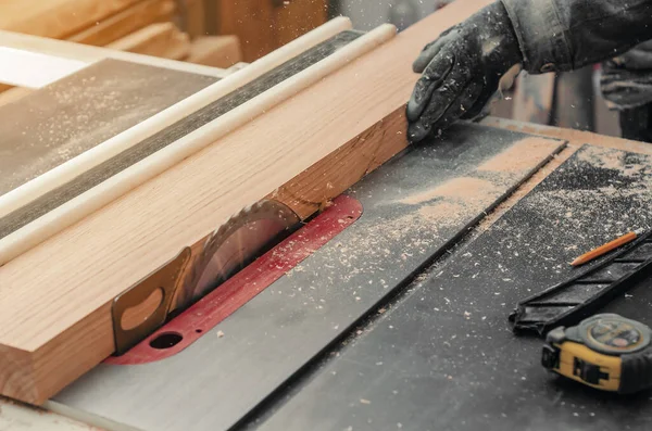 Cutting Board Circular Saw Carpentry Workshop Wood Shavings Sawdust — стоковое фото